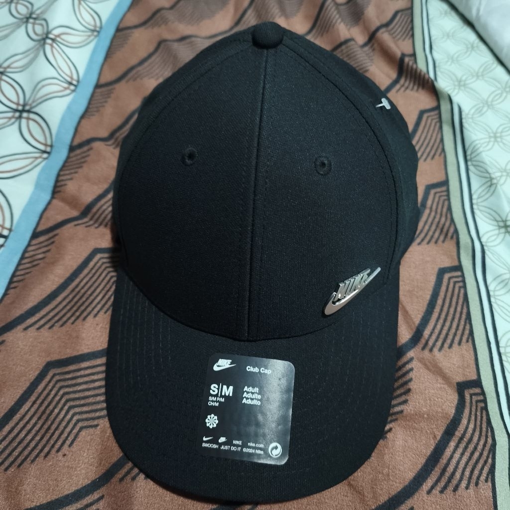 Nike Dri-Fit Club Structured Logo Metal Cap / Topi Original