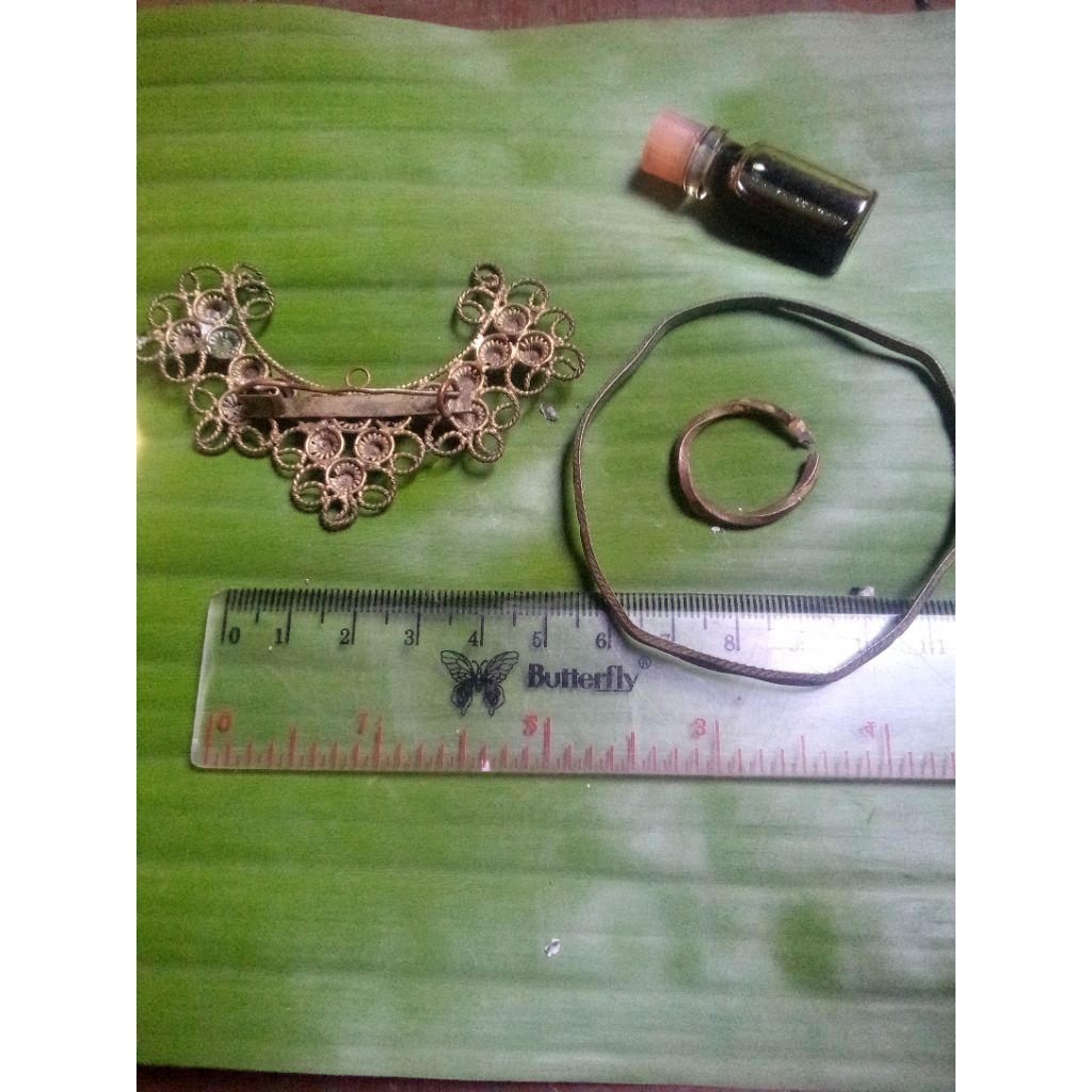 Koleksi antik bros gelang cincin lawas