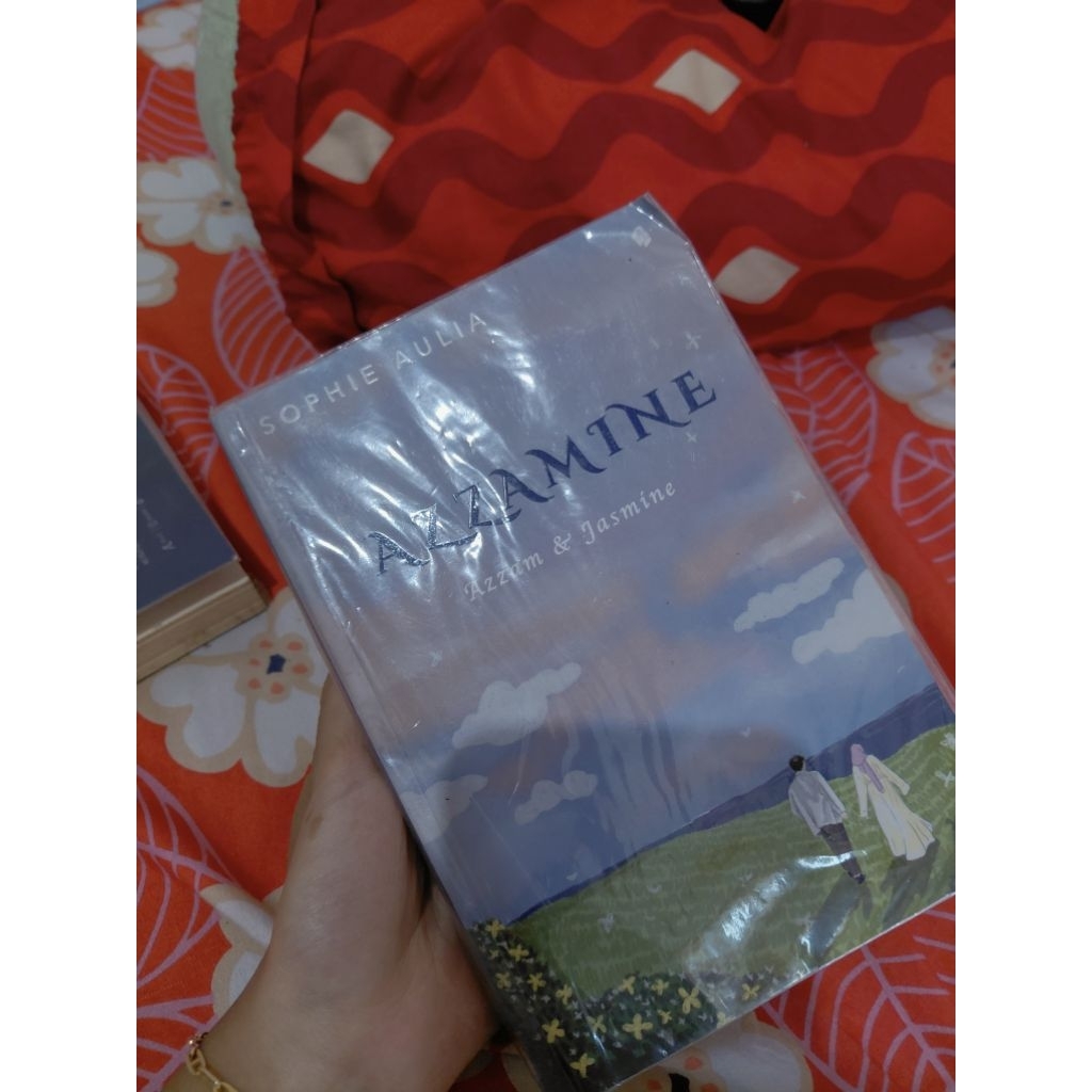 PRELOVED NOVEL AZZAMINE