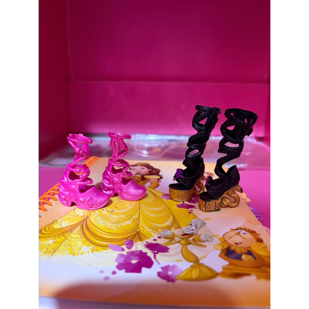 Sepatu Barbie ( monster high )