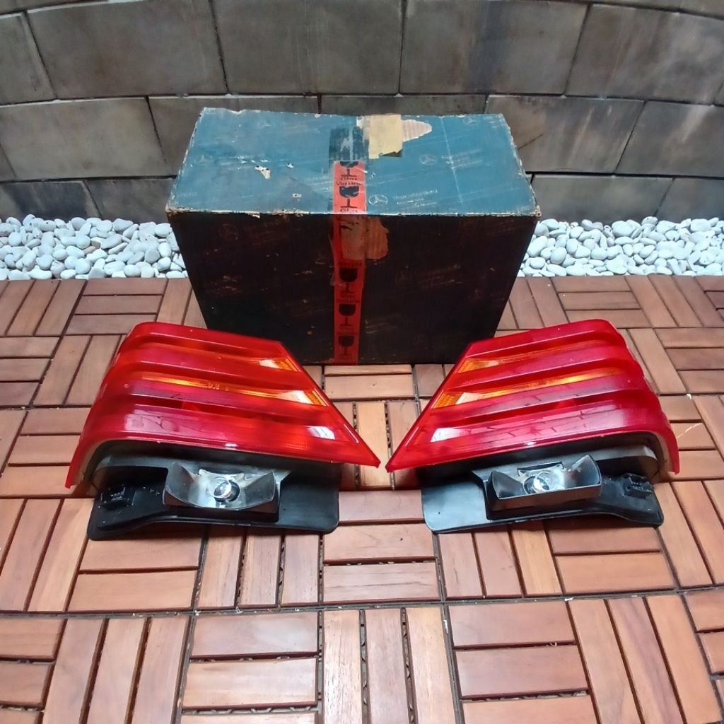 Lampu Belakang W140 Mercedes Benz