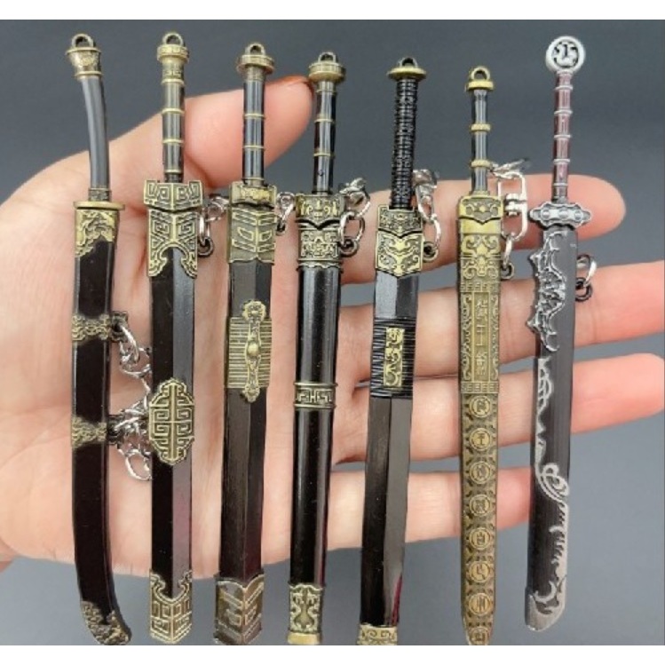 Gantungan Kunci Pedang Kerajaan china / Chinese ancient style sword panjang 12cm Bahan logam Zinc Al
