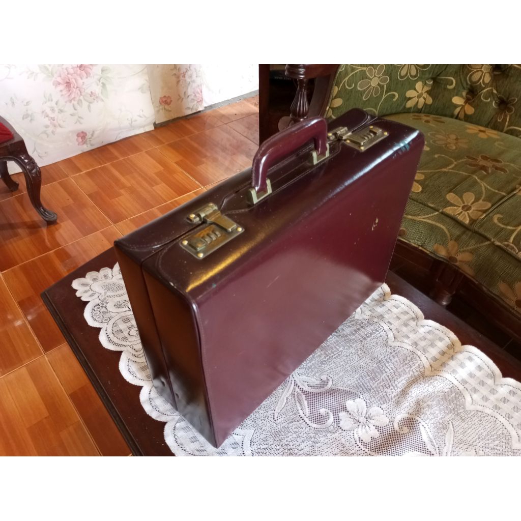 Koper  Kulit Jadul Antik Vintage lawas Dekorasi Tua Kuno Retro

