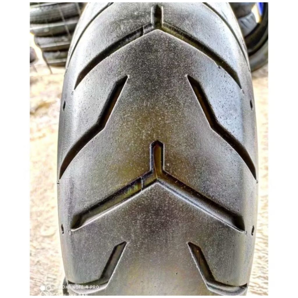 Ban belakang ukuran 180/65-16 merek Dunlop