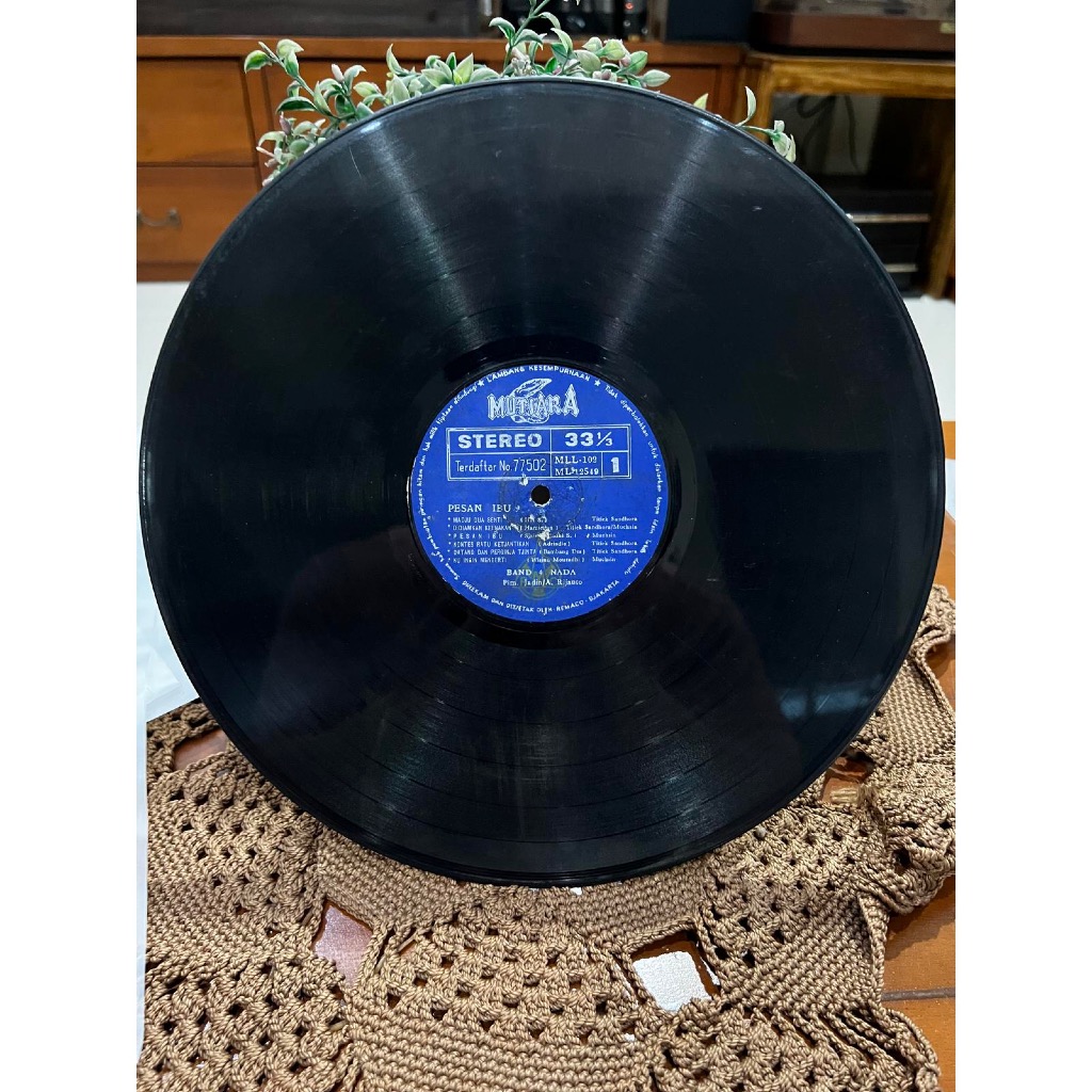 Vinyl Titiek Sandhora & Muchsin – Pesan Ibu / Piringan Hitam Titiek Sandhora & Muchsin – Pesan Ibu