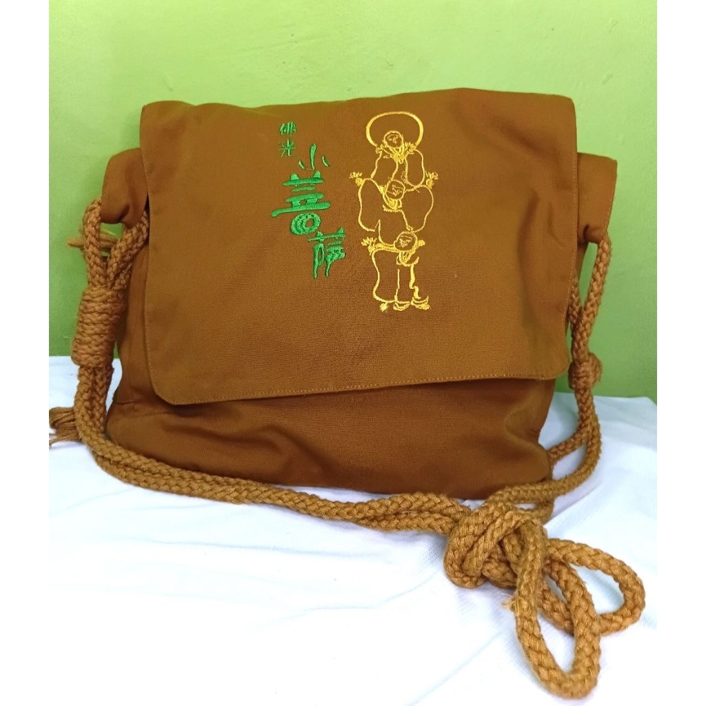 tas slempang kain unisex preloved luar