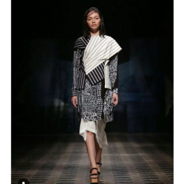LULU LUTFI LABIBI - Black White Stripe Blouse