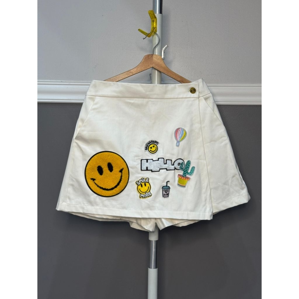 Celana Jeans Pendek Patch SMILEY BKK