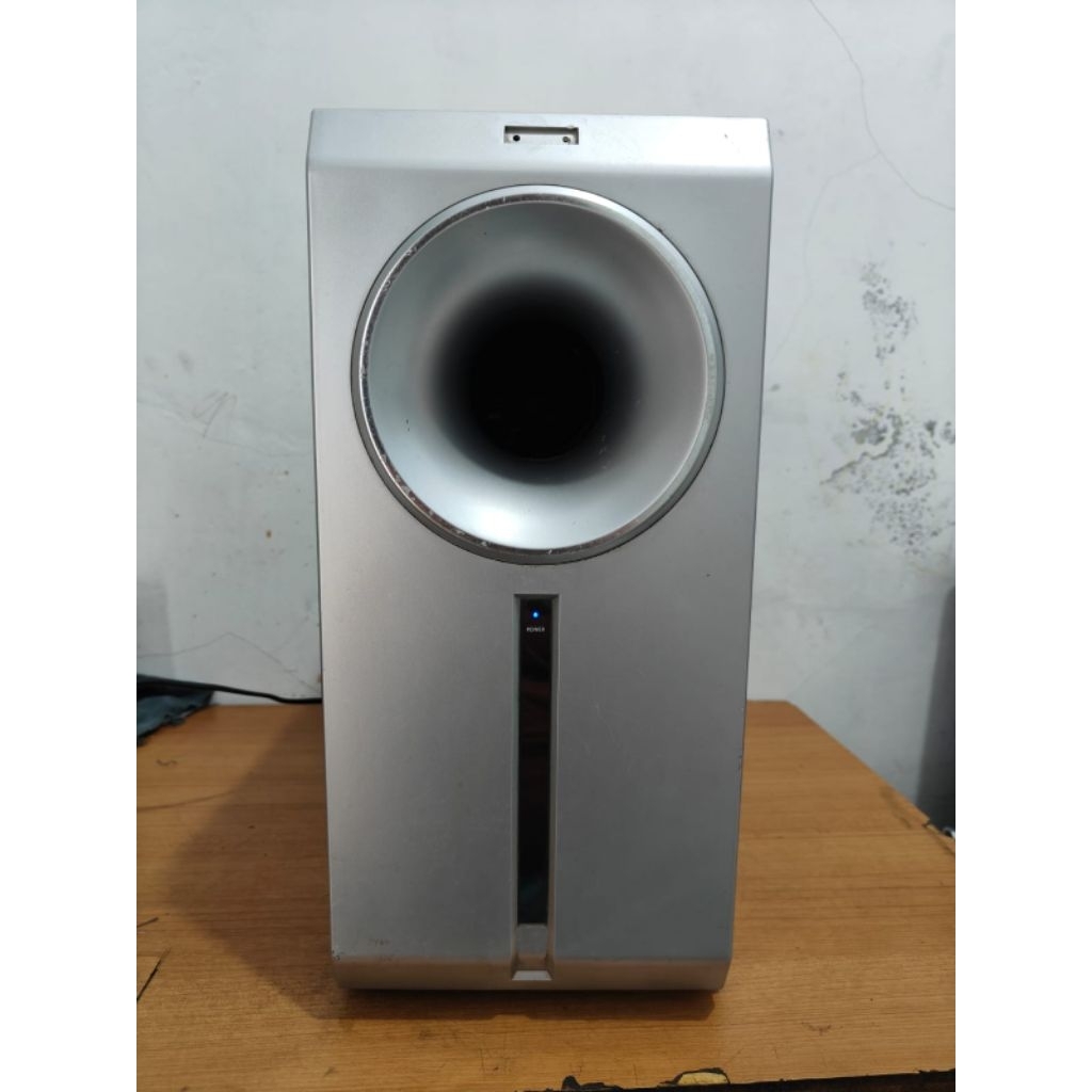 speaker subwoofer aktif polytron SWF 168H