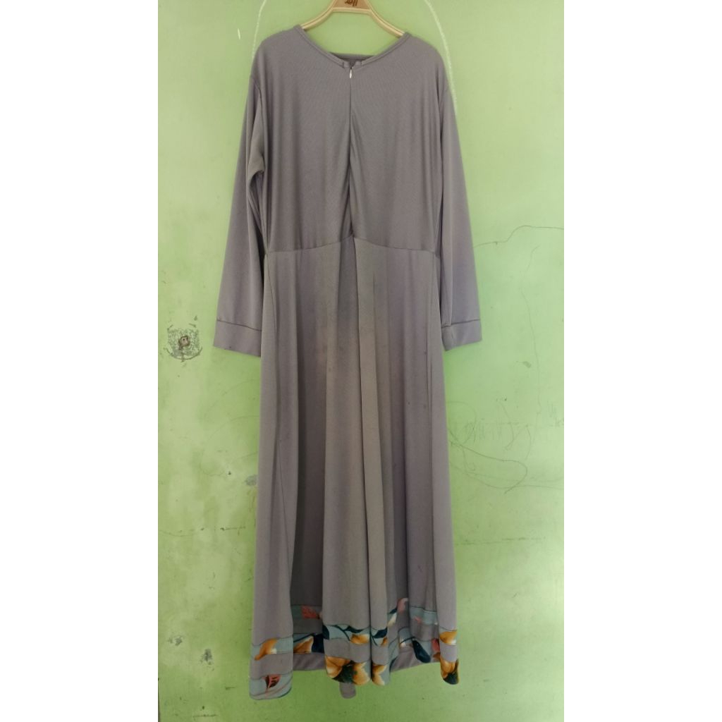 Preloved gamis one set abu-abu jumbo