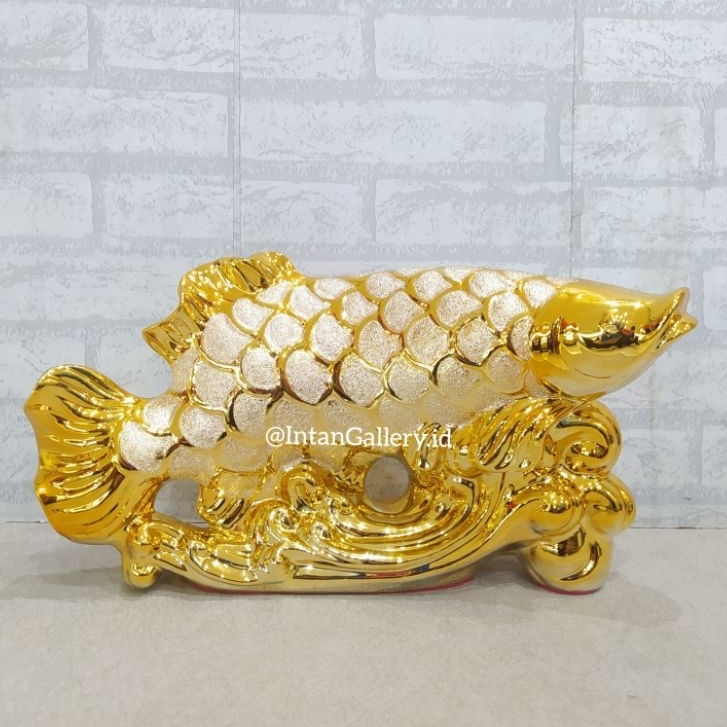 Pajangan Ikan Arwana Jumbo Gold