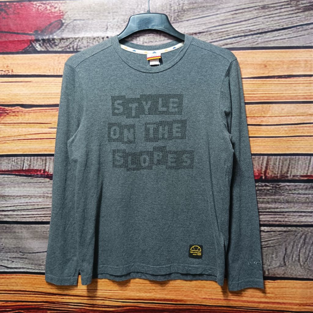 kaos loongsleve ELLESSE tebal size M casual bagus original