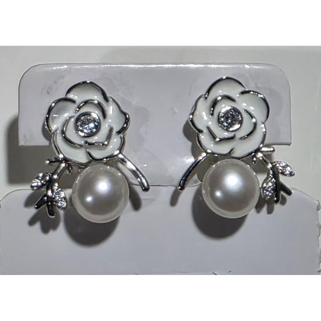 Anting mutiara laut