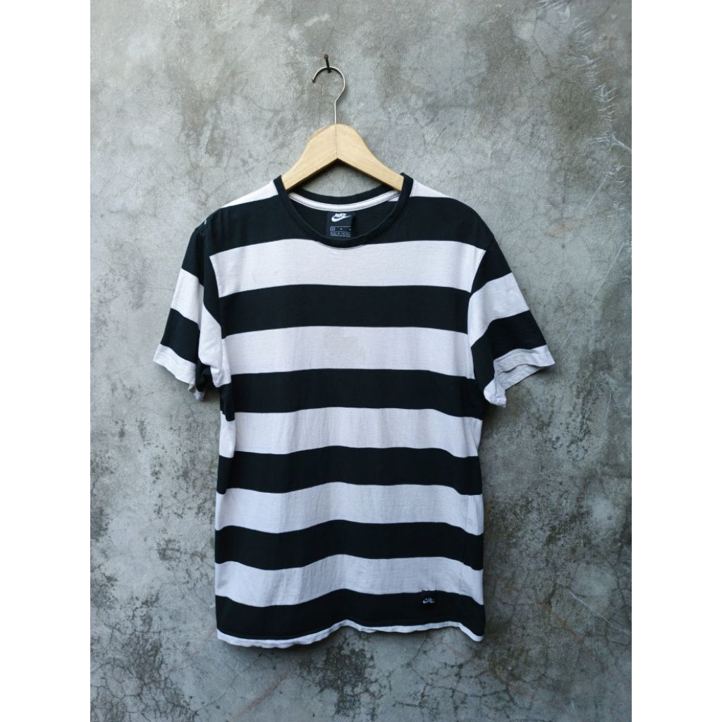 Kaos Nike Stripe