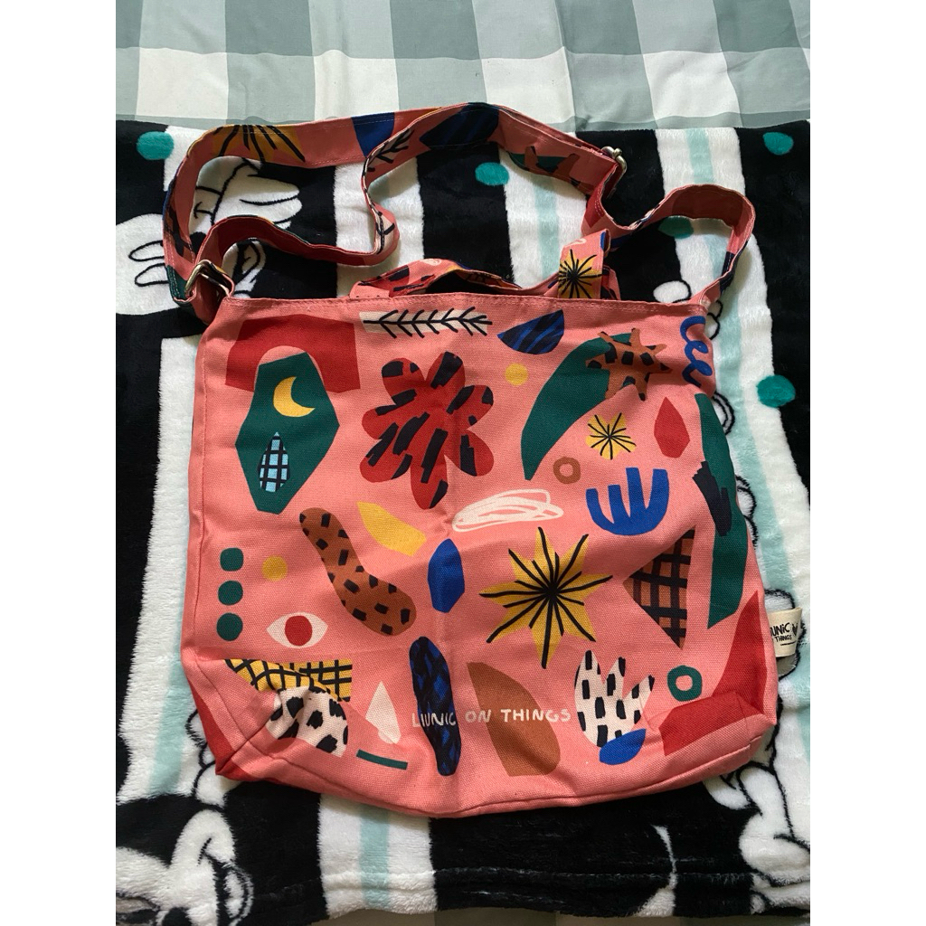 Liunic On Things Sling Bag