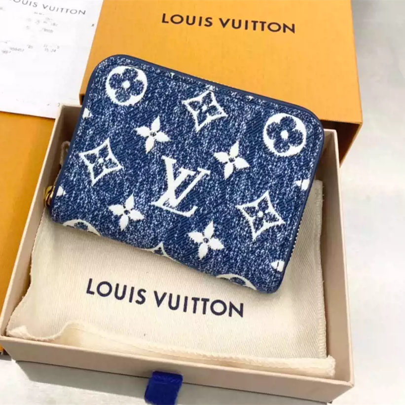 Preloved dari Prancis – Dompet LV Louis Vuitton Zippy Coin ini hadir dalam denim biru yang stylish. 