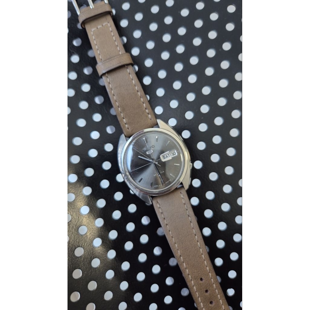 Jam tangan vintage Seiko 5 DX (DeLuxe) Automatic 6106 movement