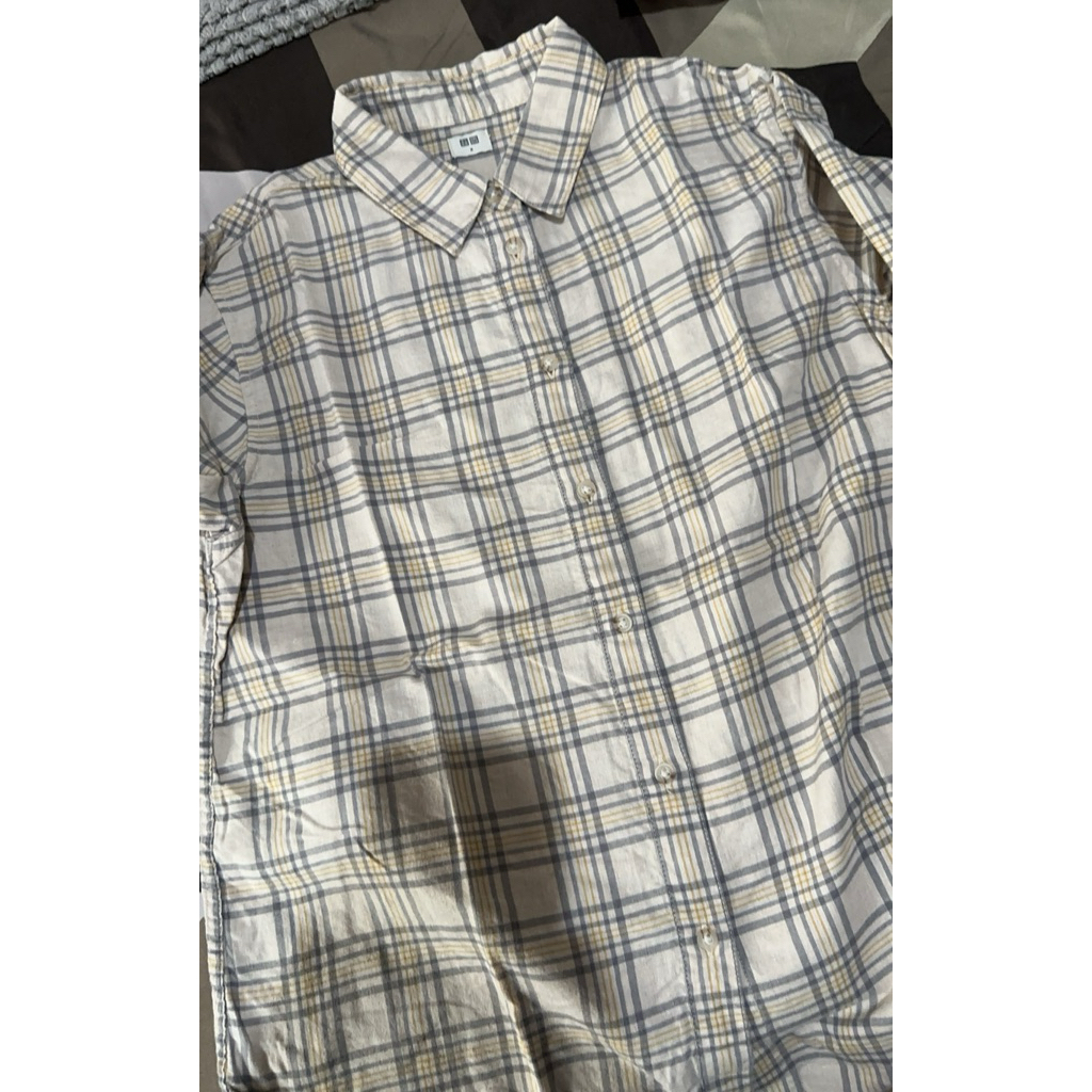Kemeja Uniqlo M LD 45 P 65 - Preloved Wanita