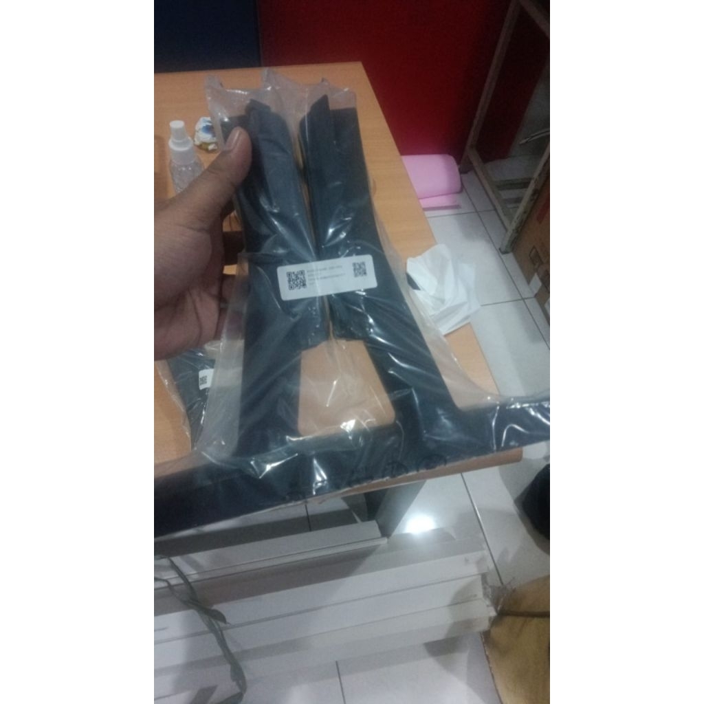 Kaki TV Samsung 75 Inch Crystal UHD Original