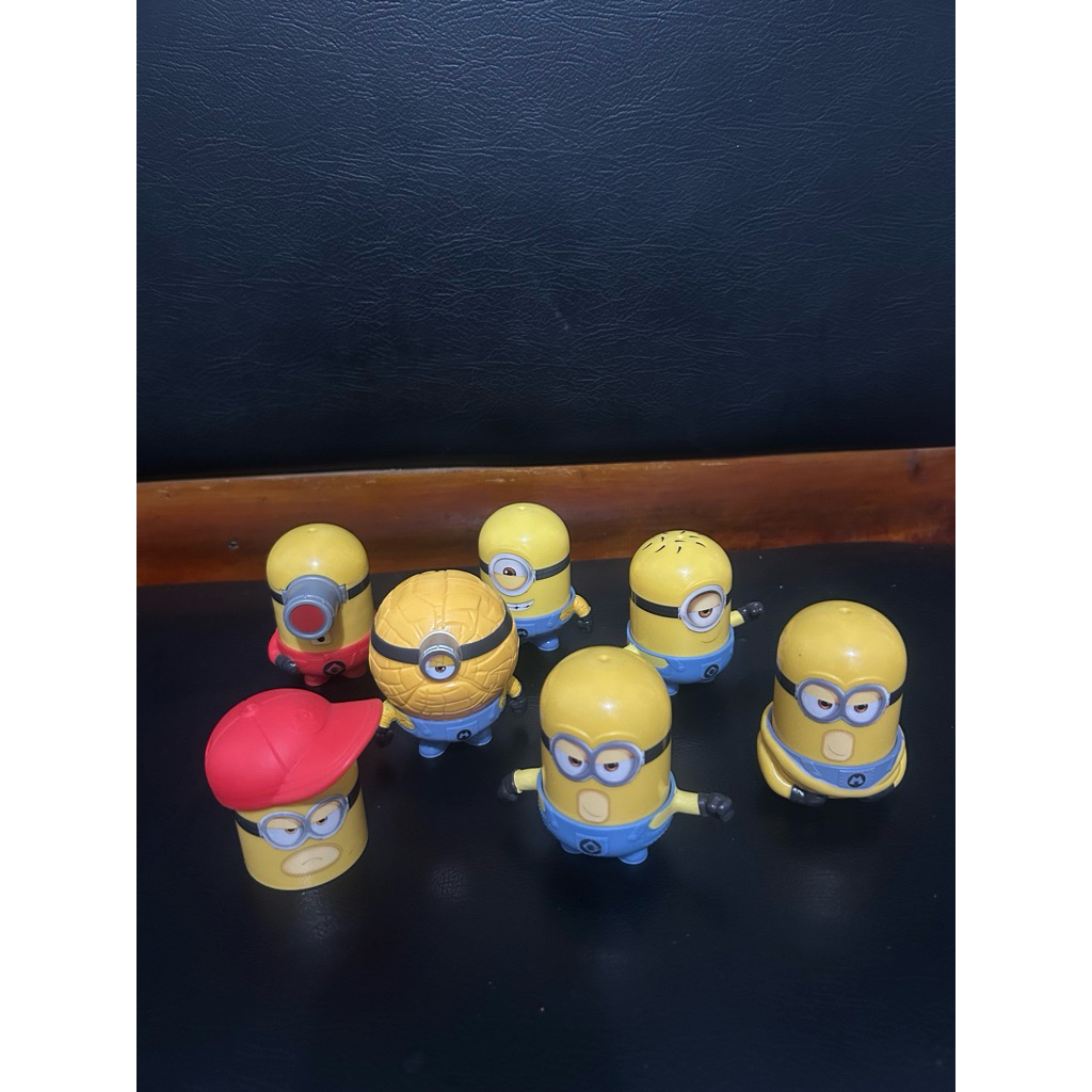 Mainan figur Minions