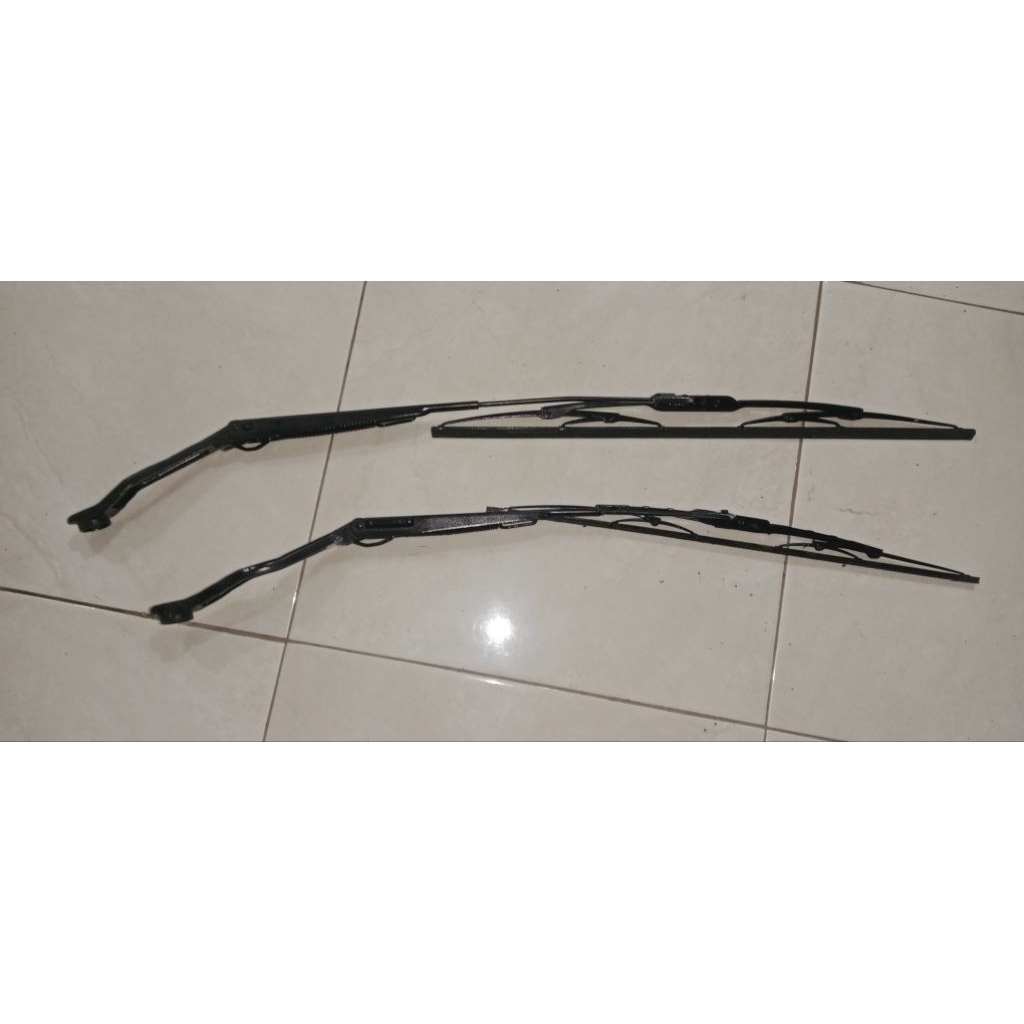 sepasang gagang wiper mitshubishi lenser dangan