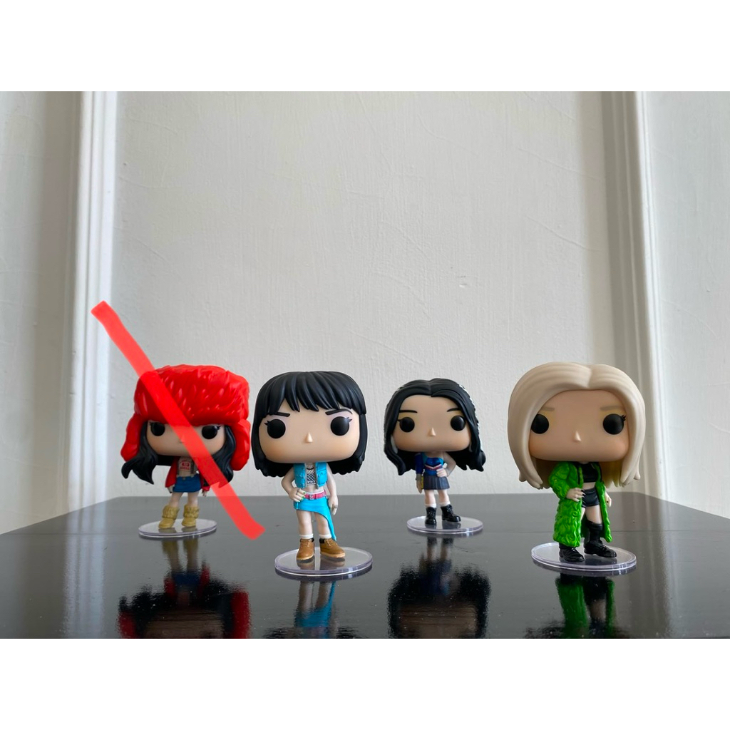 action figure blackpink , lisa , rose , jisoo