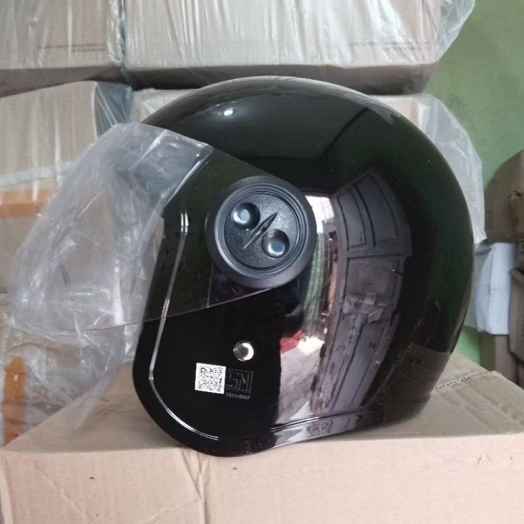 Helm scoopy hitam