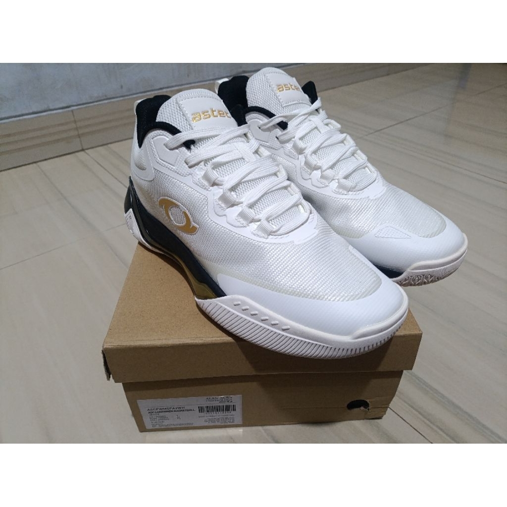 Astec  Lundgren basket ball ( white)