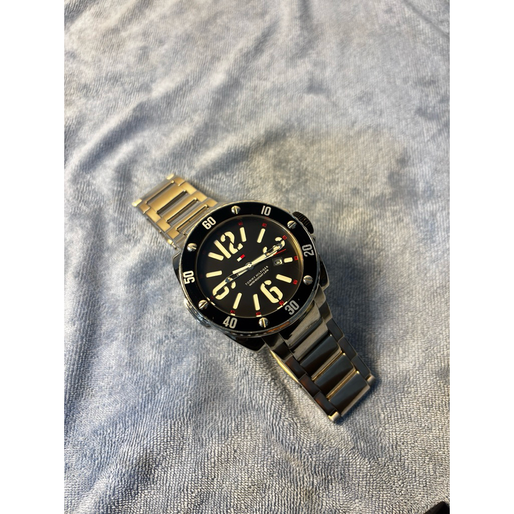 Jam Tommy Hilfiger Vintage Quartz Analog 1790687 pre-loved/second hand