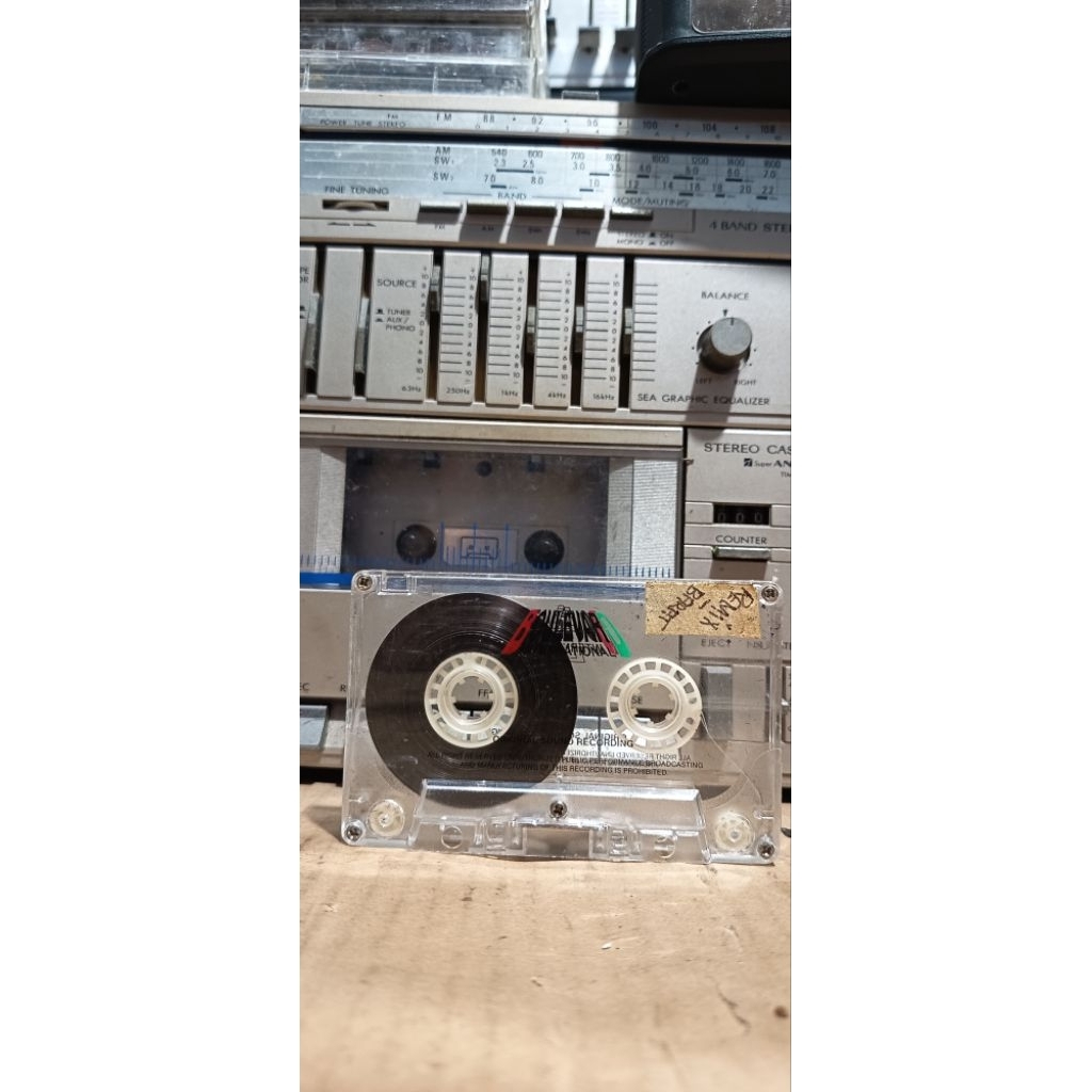 kaset pita house music remix