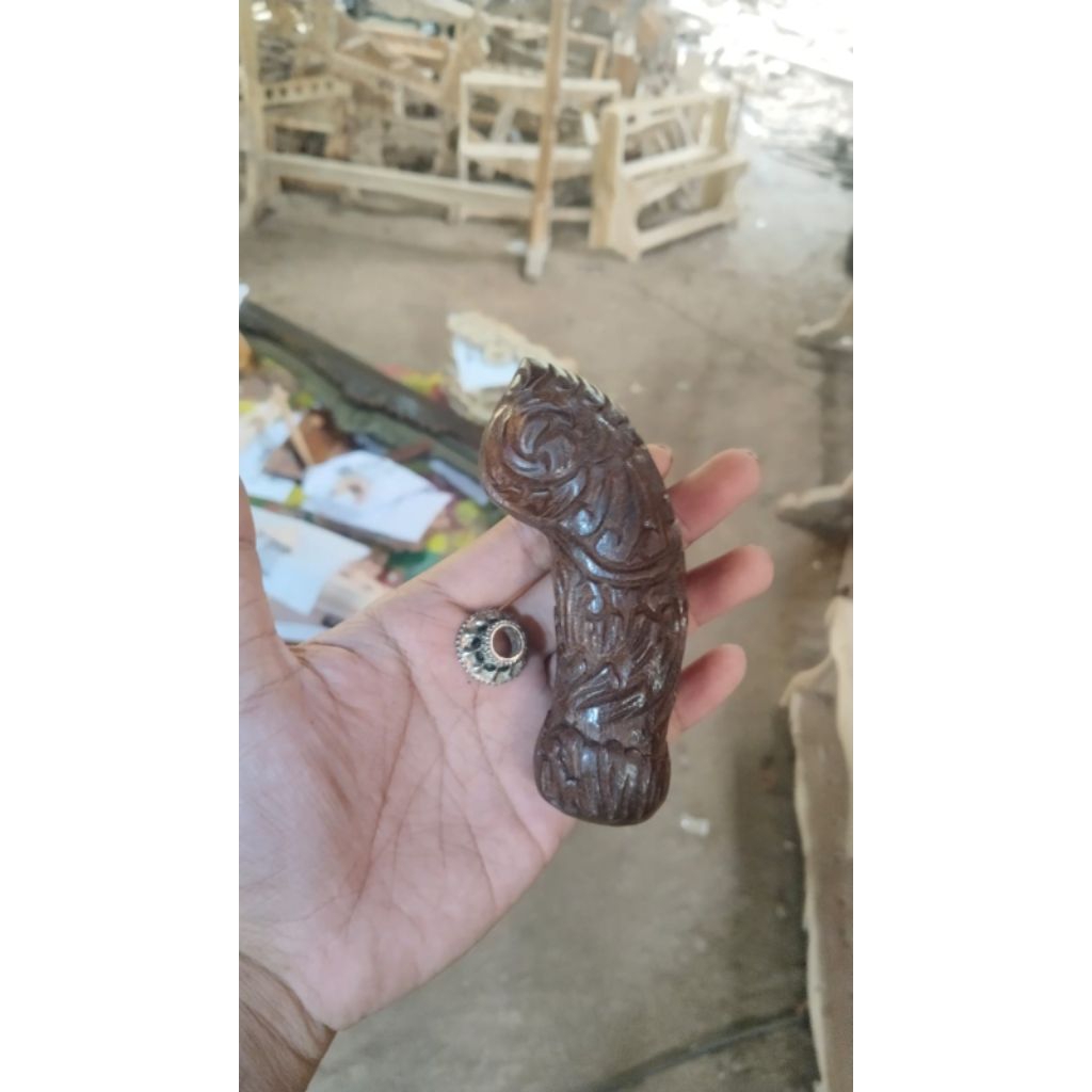 Gagang Keris Ukir Kayu Pilihan Deder Handle Keris Jawa Klasik Bonus Ring Mendak Perak Dudukan Pegang