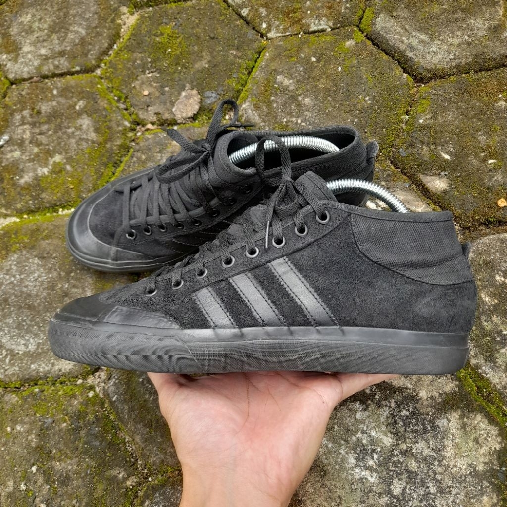 SEPATU ADIDAS SKATEBOARDING MATCHCOURT MID ADV COREBLACK (RARE ITEM)