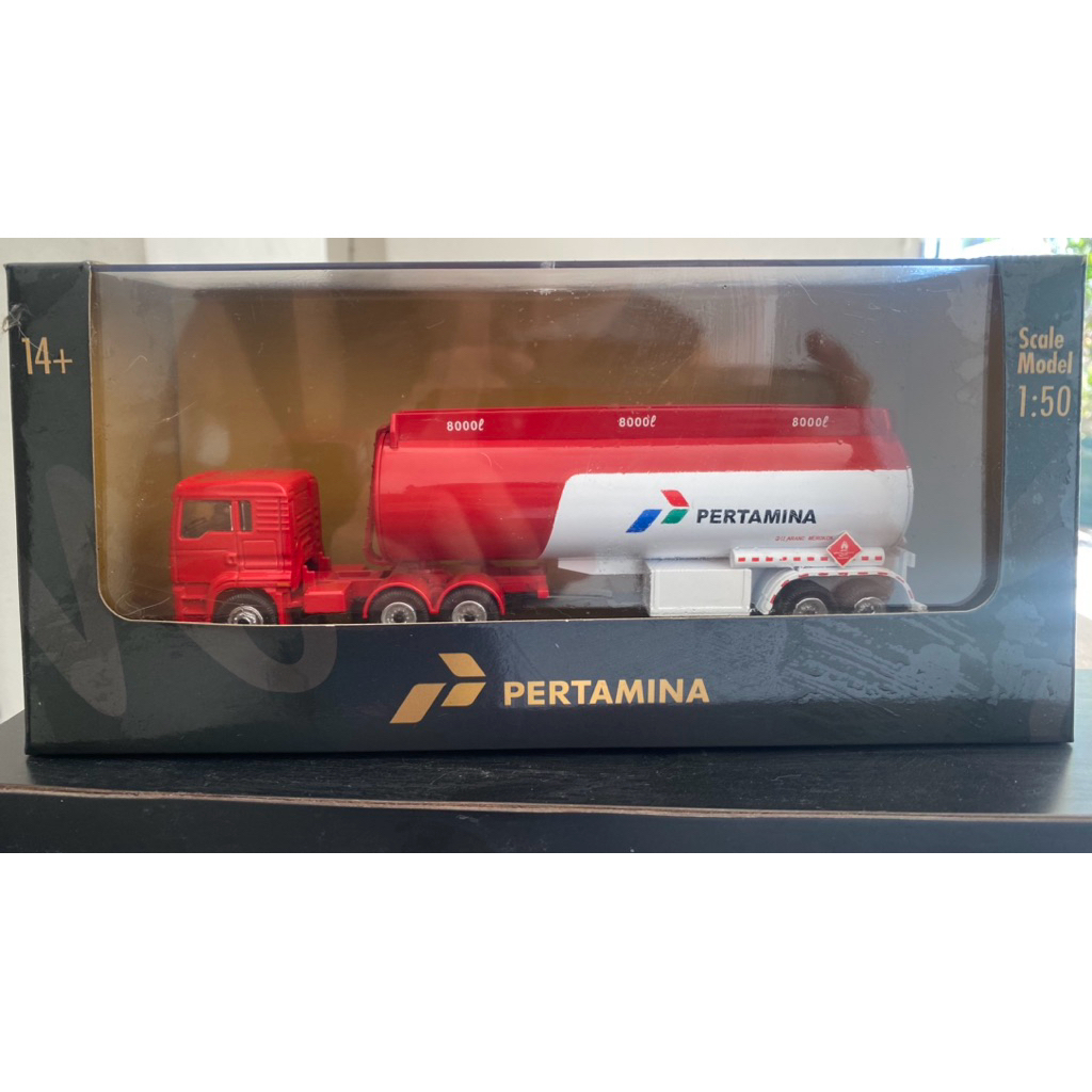 Diecast pertamina truck official merch collection 1:50