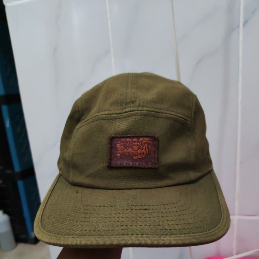 Topi 5 panel Classic Yupoong