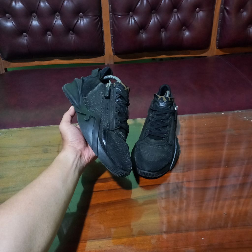 FENDI FLOW SNEAKERS BLACK | SEPATU SECOND BRAND | SEPATU HITAM FULLBLACK | SNEAKERS PRIA TERMEWAH