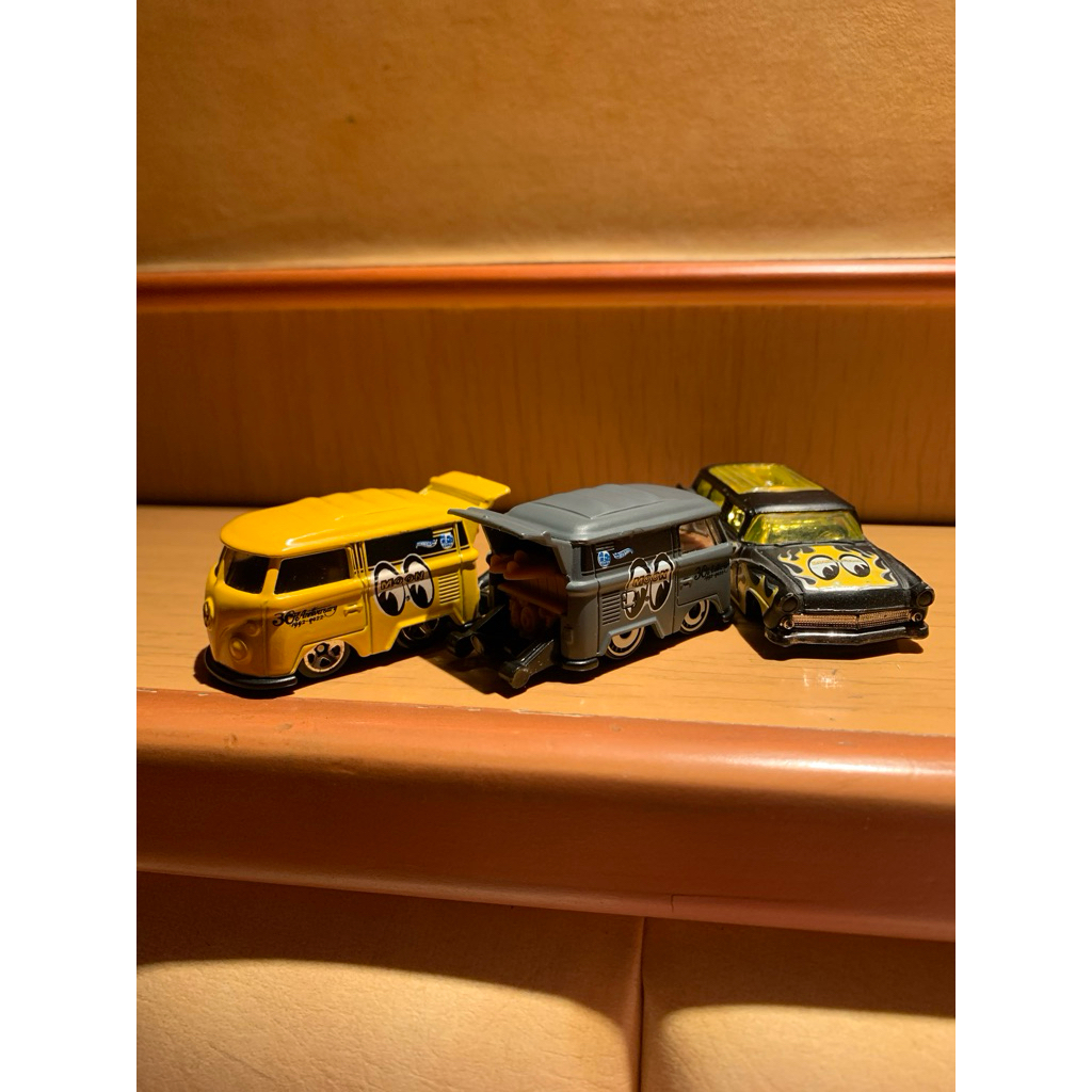 Hot Wheels VW Kool Kombi Moon Eyes Yellow Grey Black Volkswagen Combi Kombi Bus MoonEyes 30th Annive