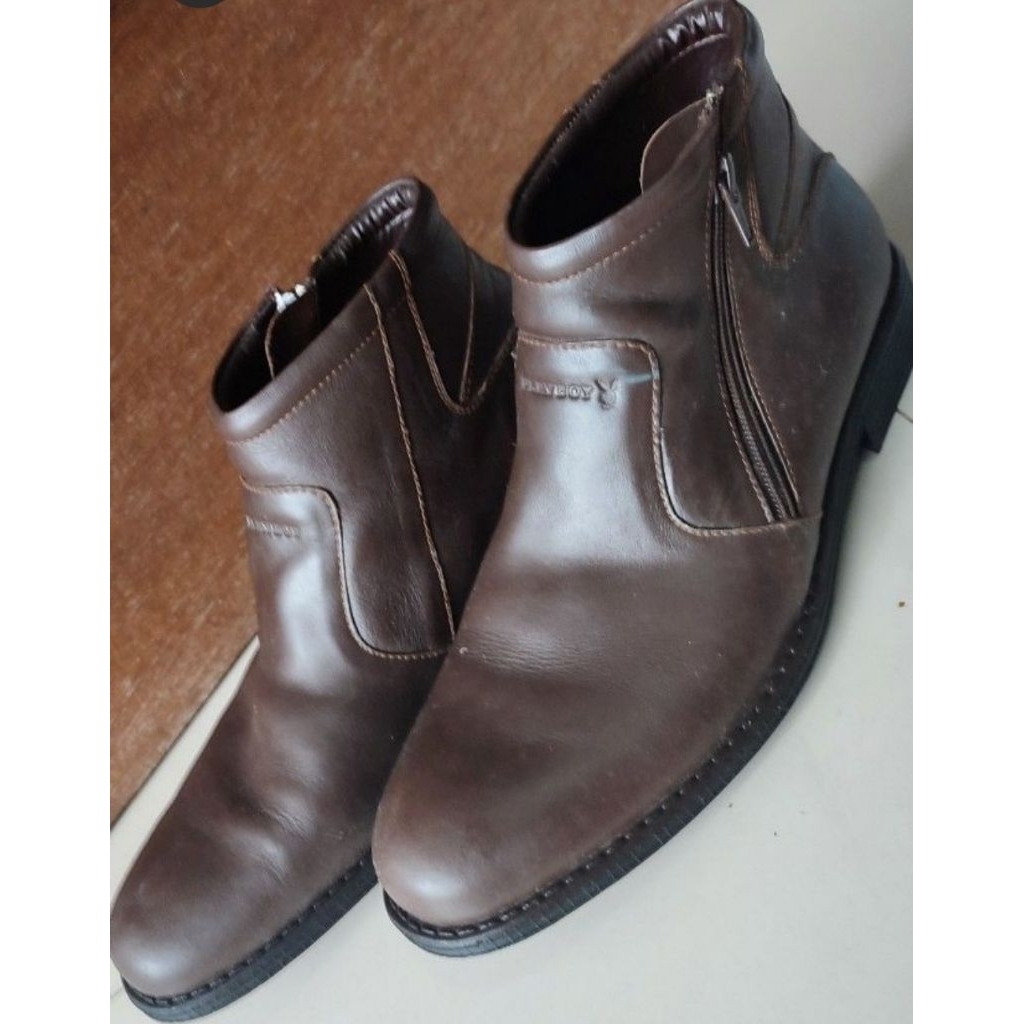 Sepatu Play Boy