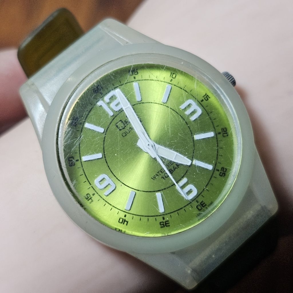 Jam Q&Q 10 bar White Dial Green Bekas