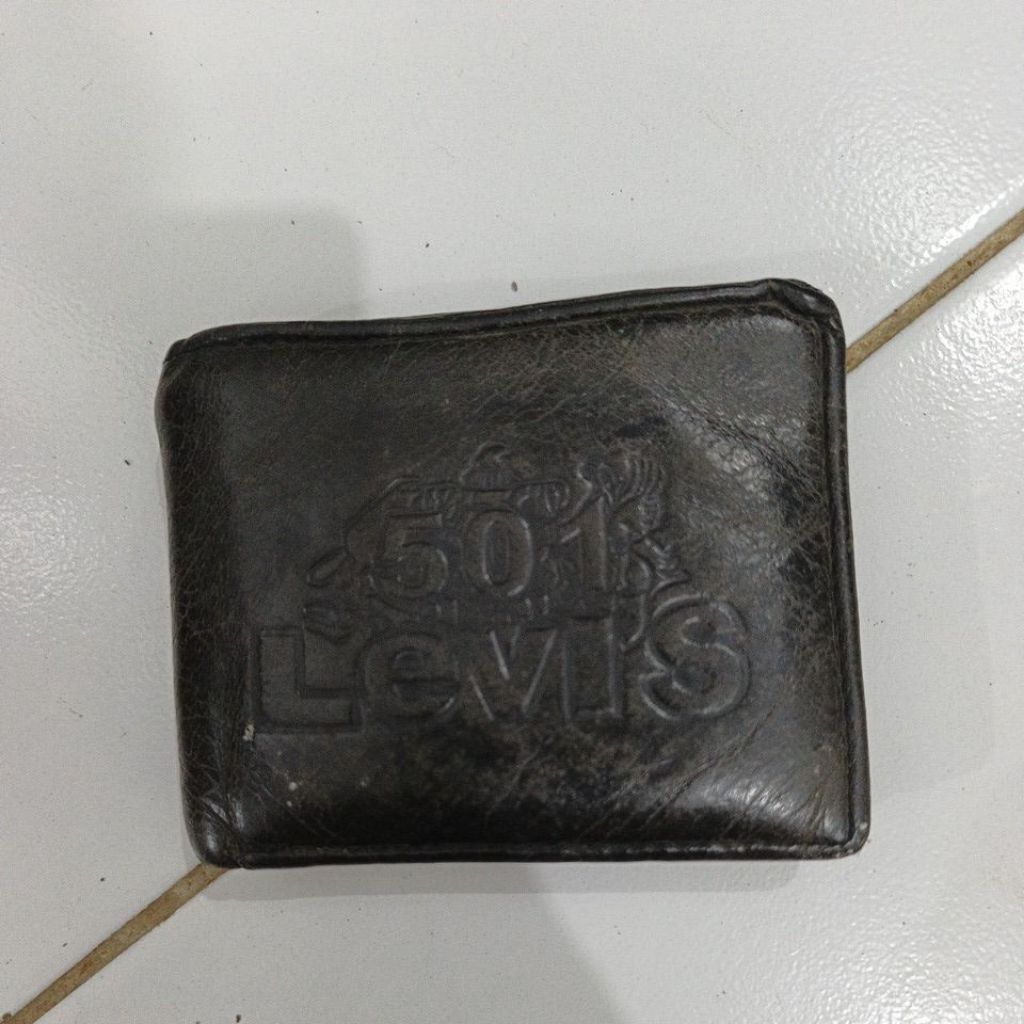 dompet levis