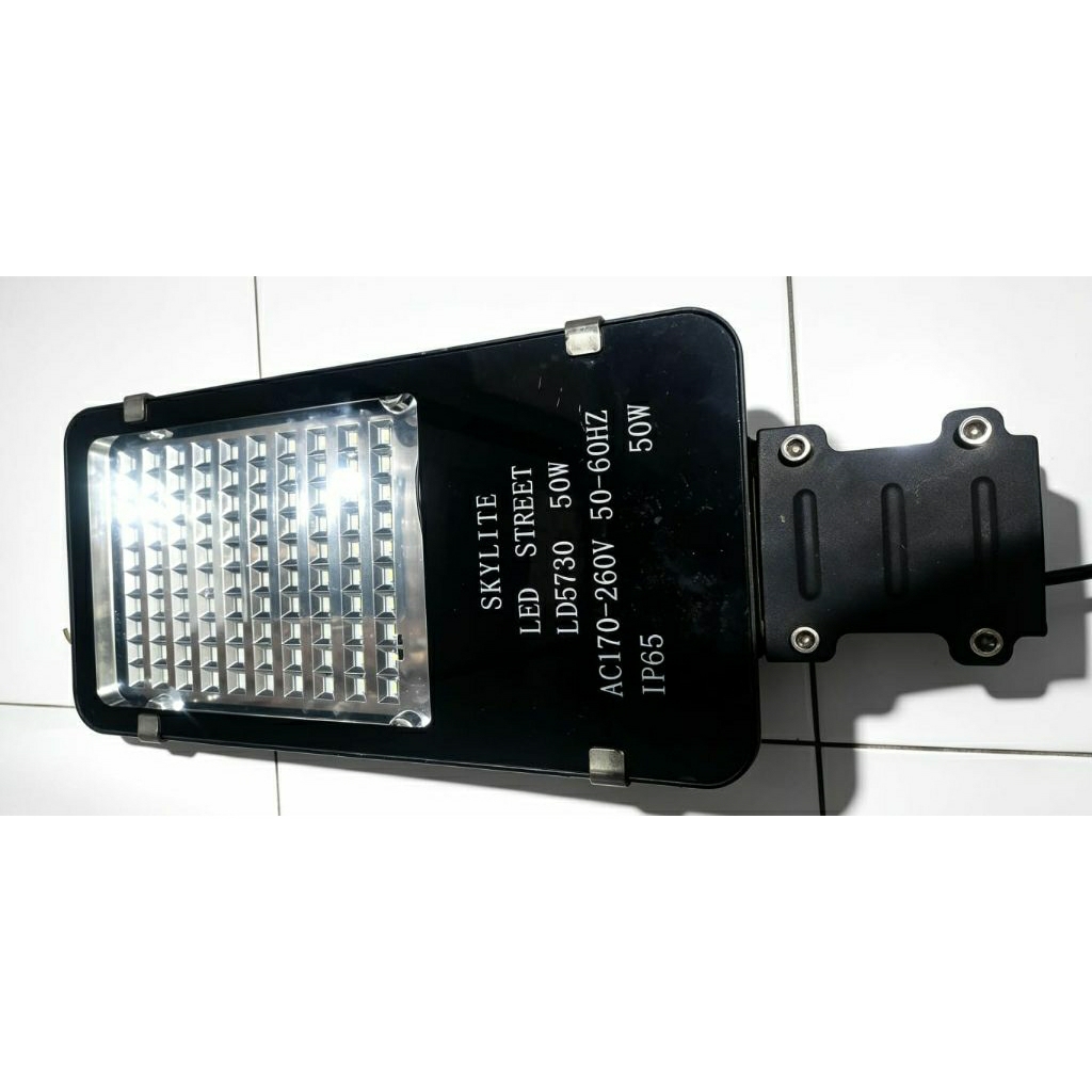 LAMPU PJU SKYLITE bekas normal