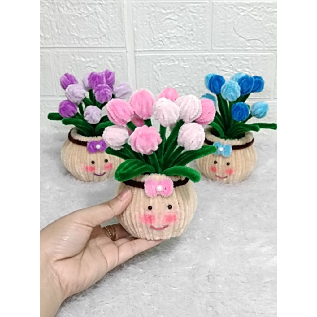 BUNGA TULIP HANDMADE DENGAN POT WAJAH LUCU Dekorasi Rumah yang Menarik dan Unik untuk Interior Rumah