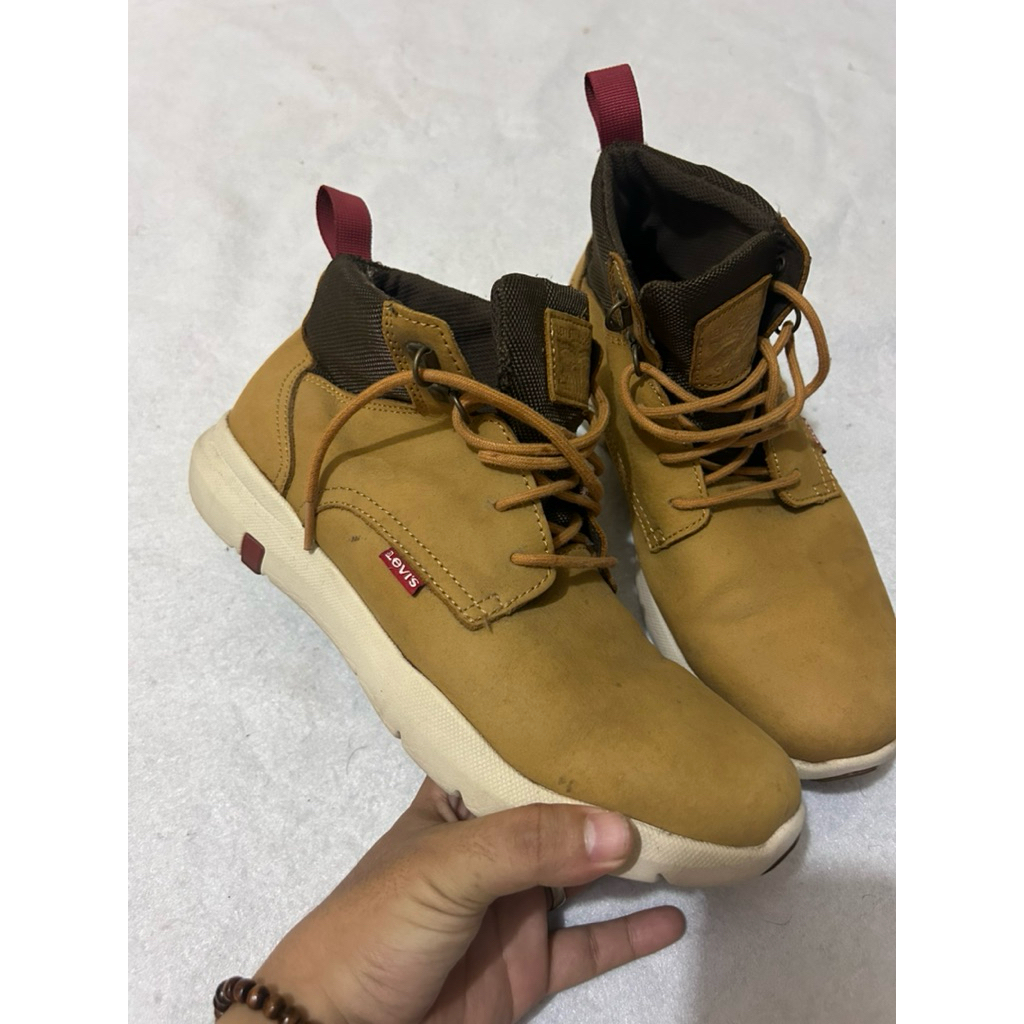 Sepatu Levis