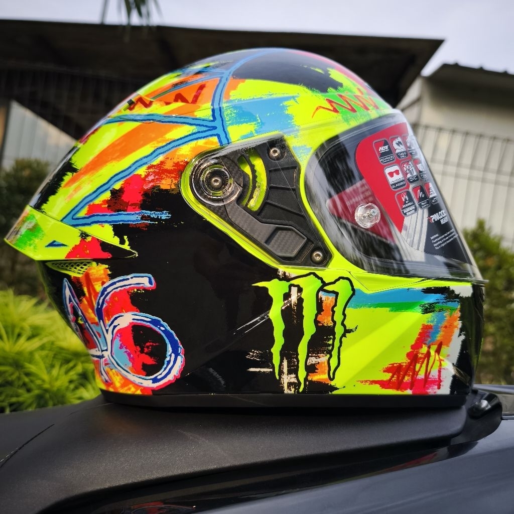 Helm KYT TT course repaint motif Rossi winter test 46 Fullface Motorcycle