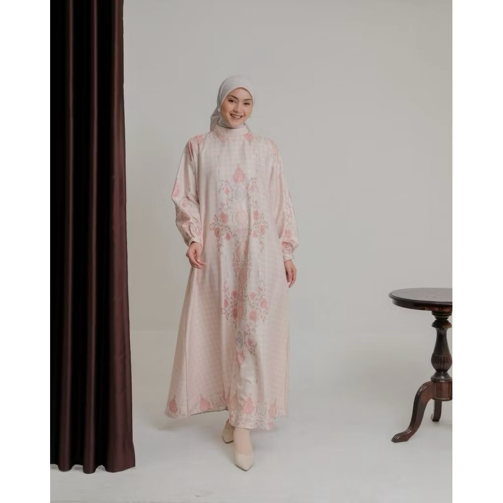 Kamaniya Dress