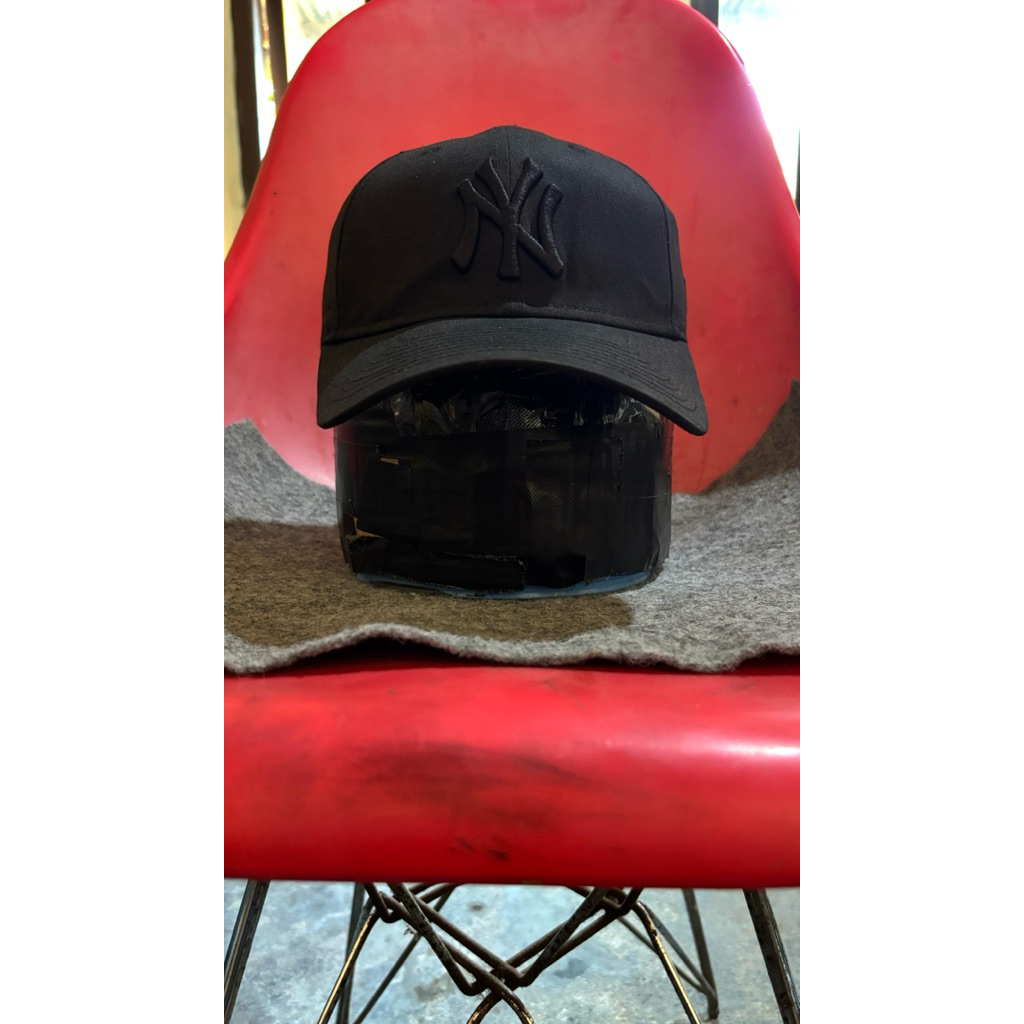 topi second ,new era NY bob stelan hitam pekat