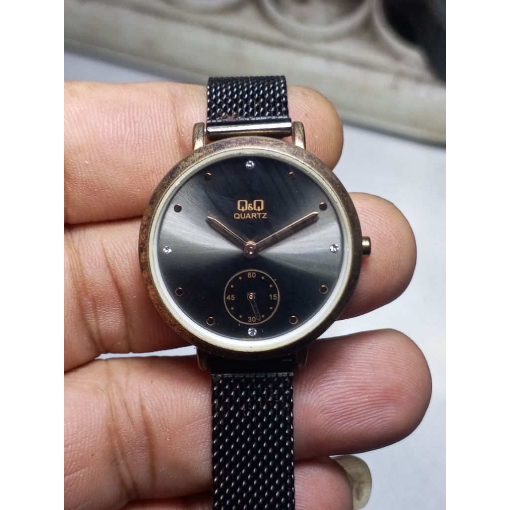 Jam Tangan Wanita Quartz QA97 QQ Q&Q Detik Bawah