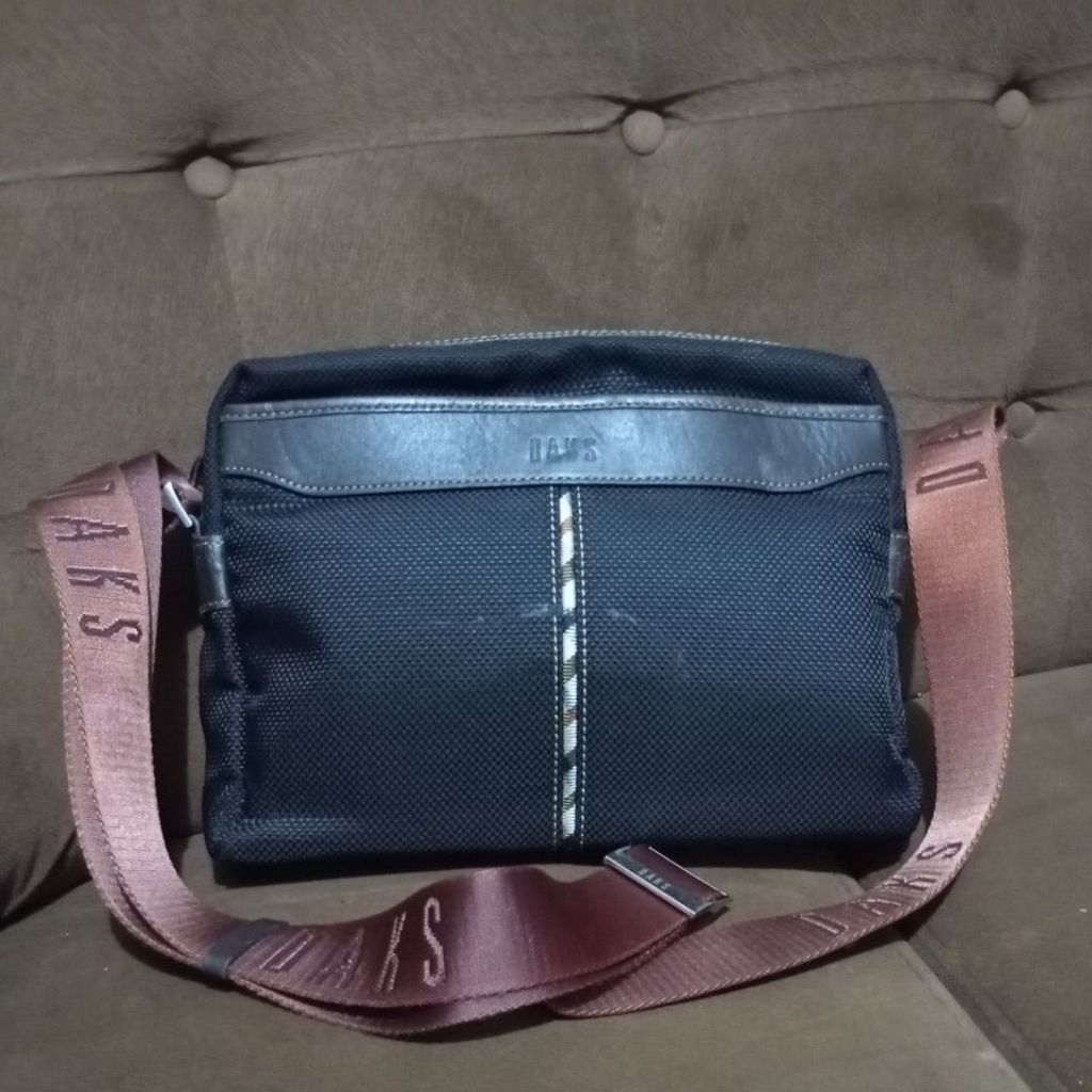 DAKS Man sling bag preloved