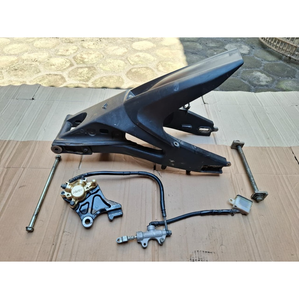 swing arm R15 v2