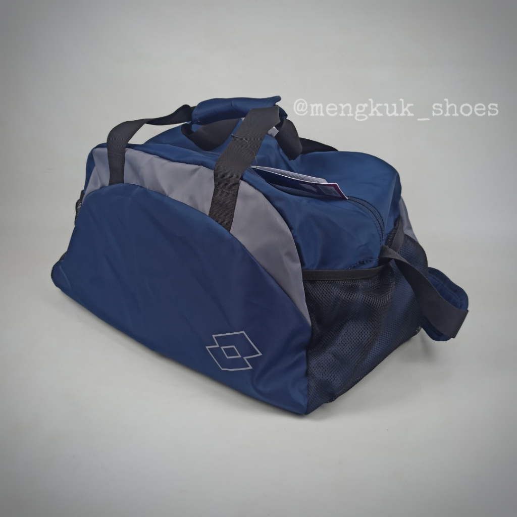 Tas Duffle Lotto Formo Gym Bag NAVY Original - TAS GYM SPORT DUFFLE RAKET TENNIS PADEL