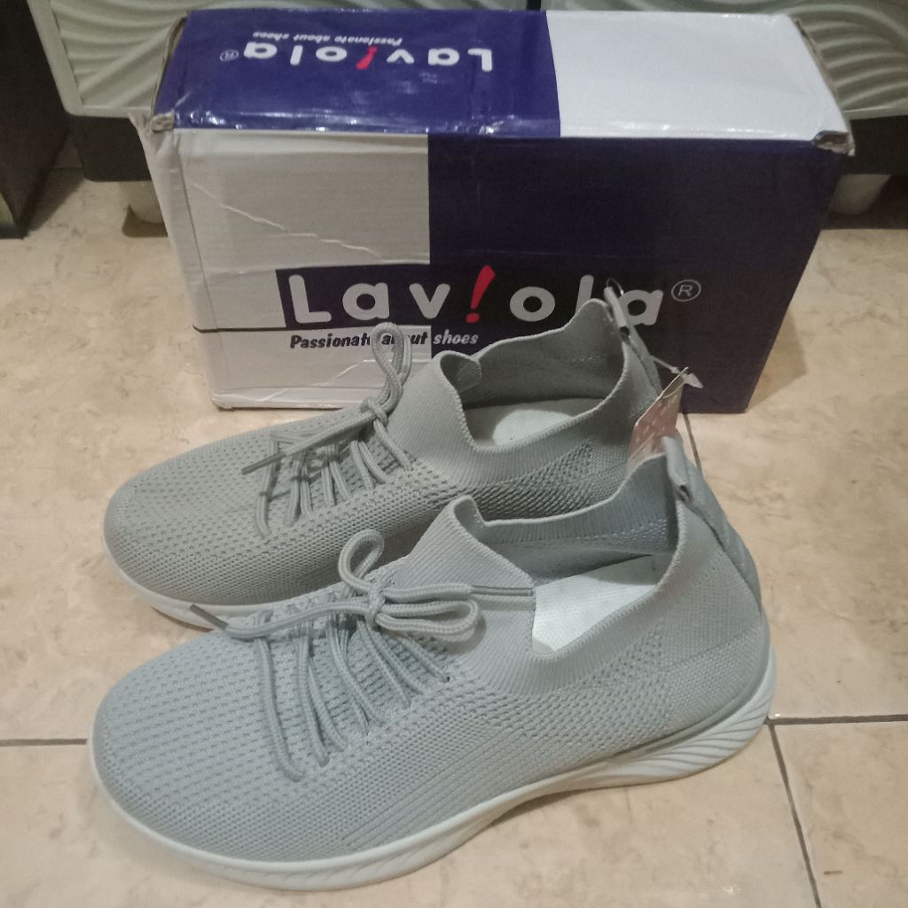Sneakers wanita Laviola original sale size 38
